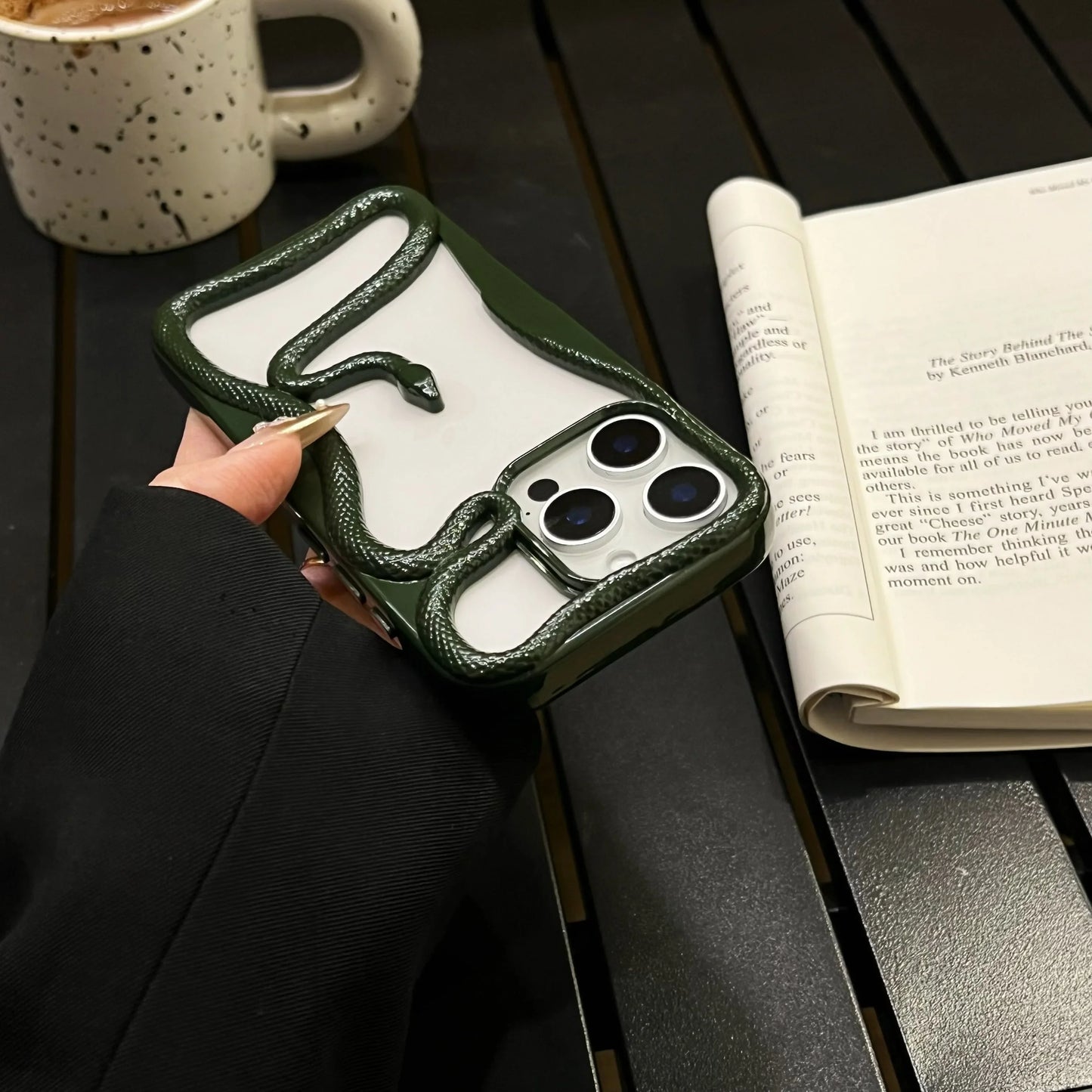 Funda para teléfono Hollow Snake - ¡Audaz y construida para impresionar! 🐍✨