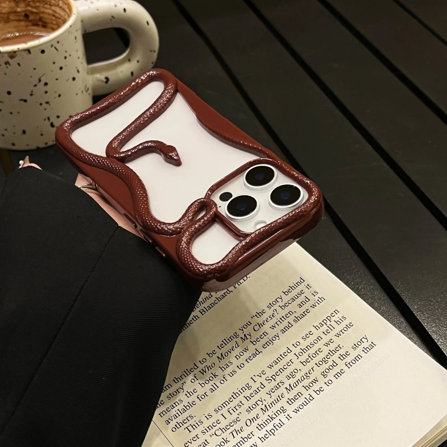 Funda para teléfono Hollow Snake - ¡Audaz y construida para impresionar! 🐍✨