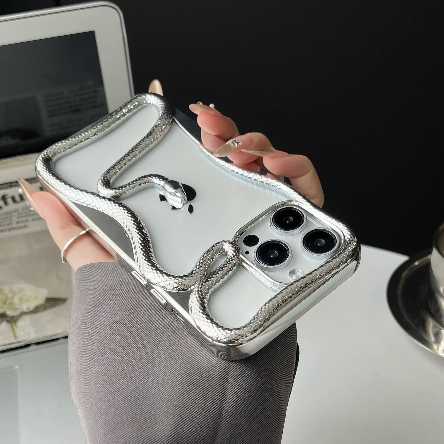Funda para teléfono Hollow Snake - ¡Audaz y construida para impresionar! 🐍✨