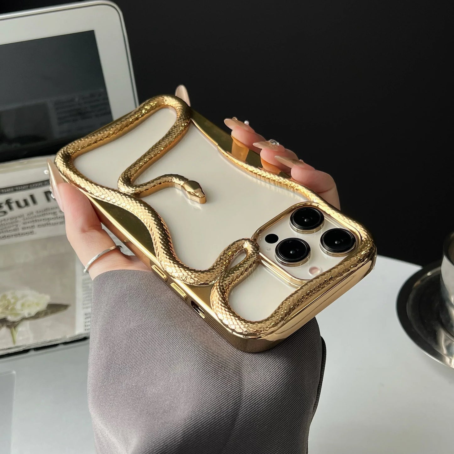 Funda para teléfono Hollow Snake - ¡Audaz y construida para impresionar! 🐍✨
